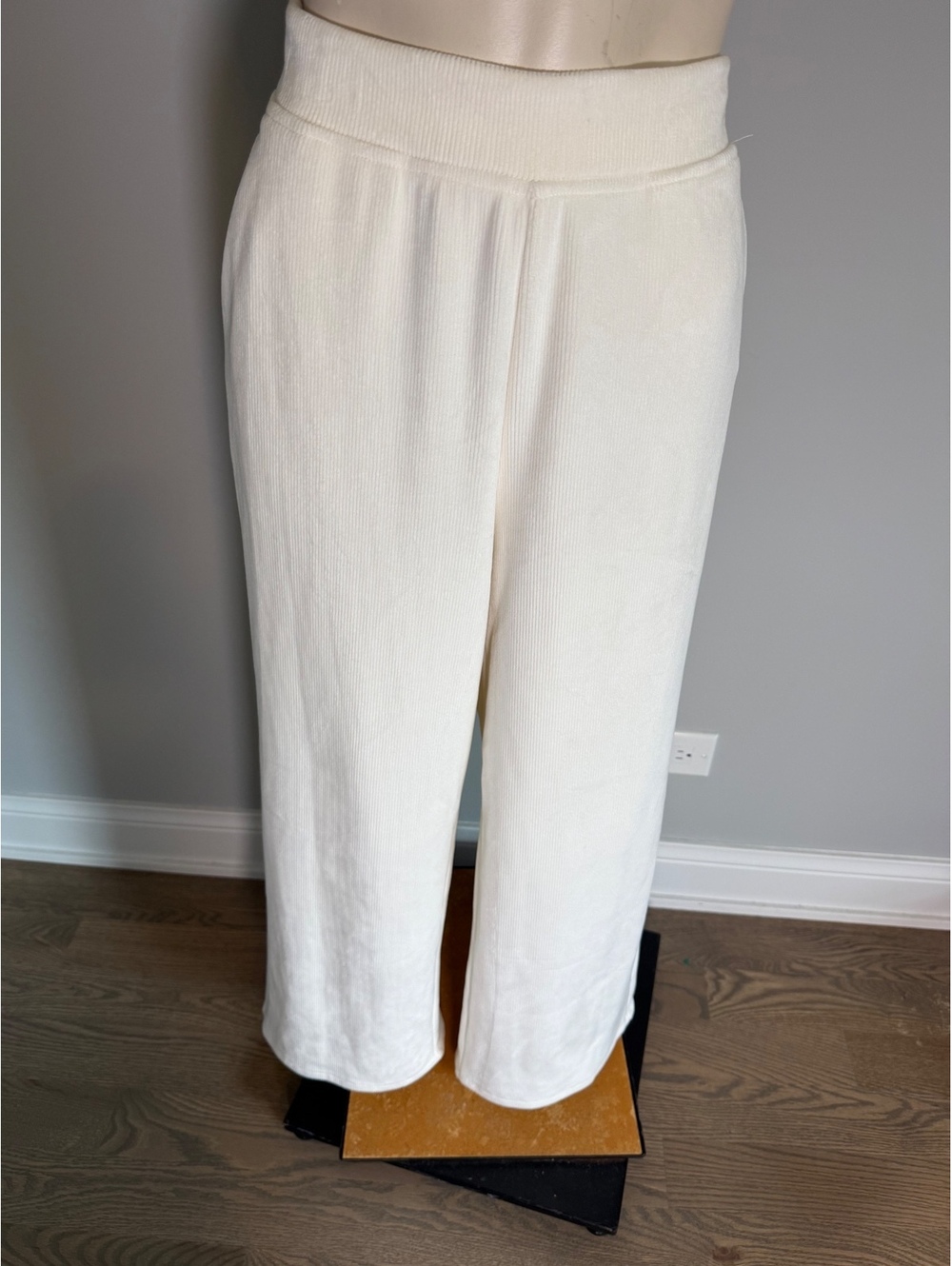 Zella Women's Velour Cream Ribbed Wide Leg Pants Size M
